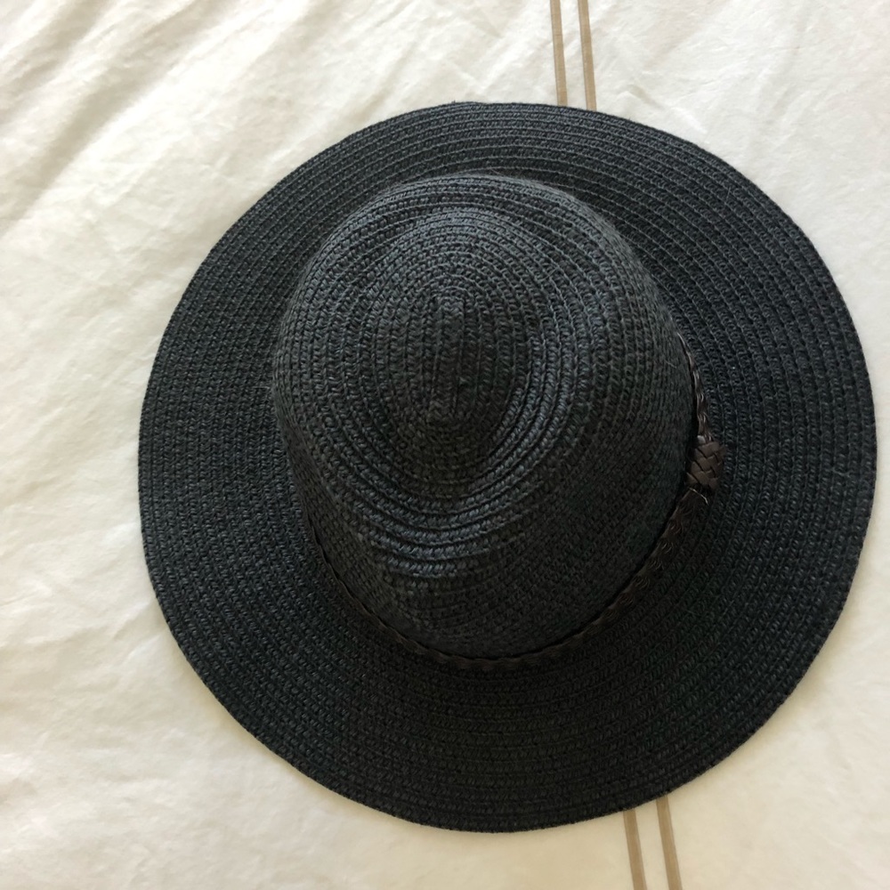 BLACK HAT 👒 - Picture 2 of 3